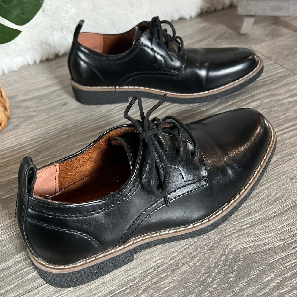 Deer stags Zander lace up Oxford in black. Size 1M